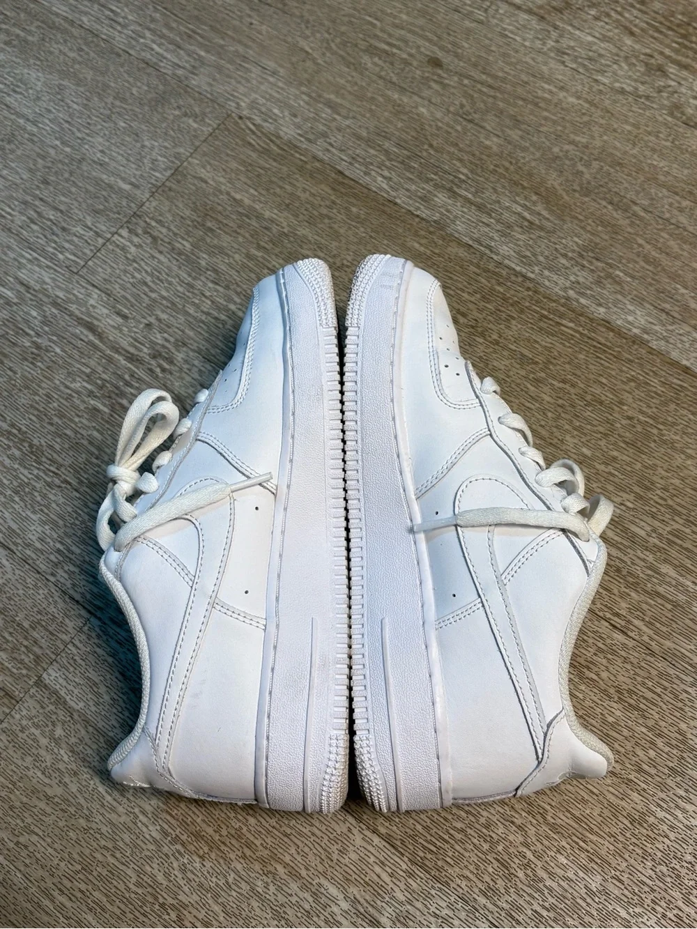 NIKE BIG KIDS WHITE AIR FORCE 1 SIZE 6.5Y